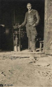 Pan Edward Szloch na kopalni APOLWKA w Skowej w 1942 r.-kliknij